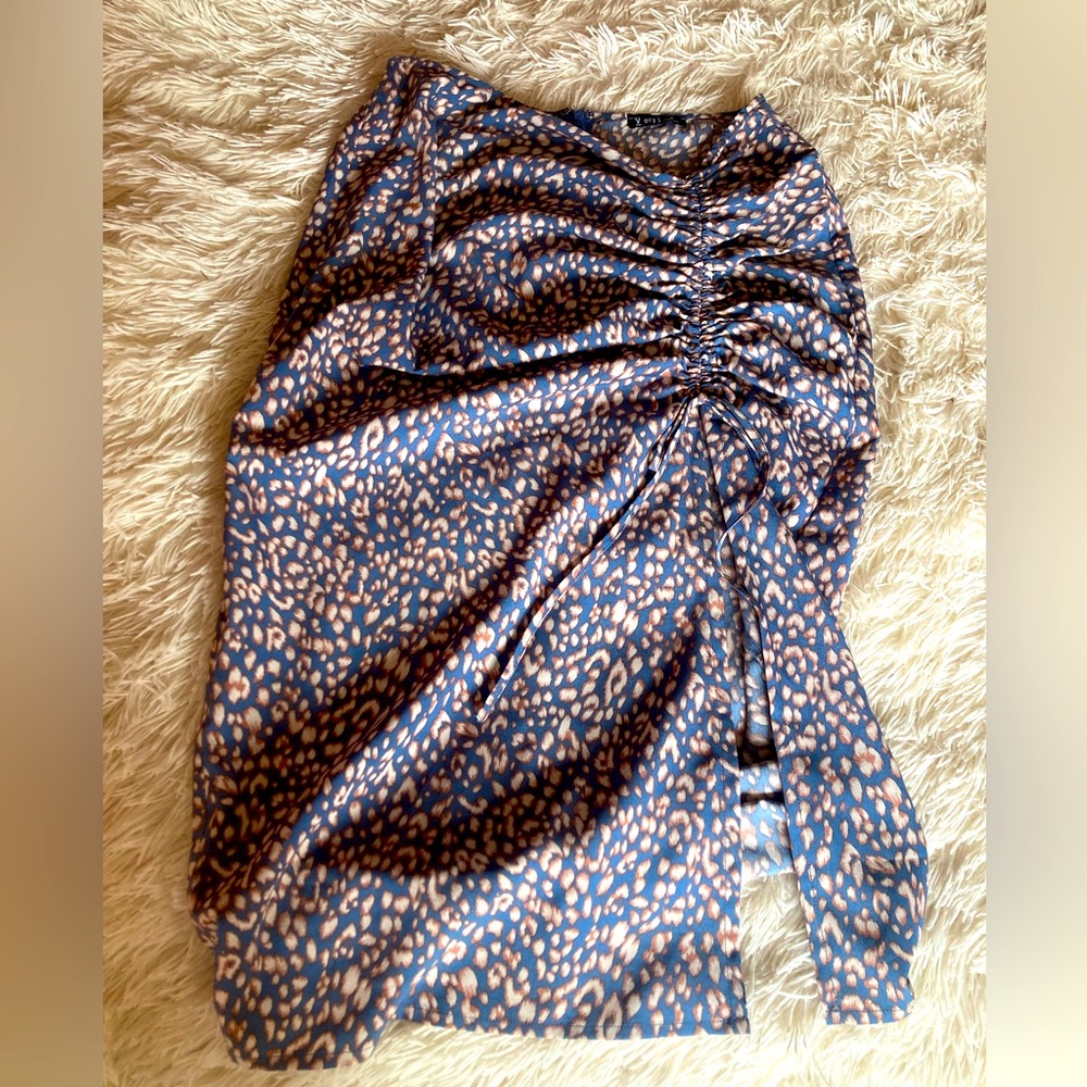 Blue leopard scrunch skirt with slit